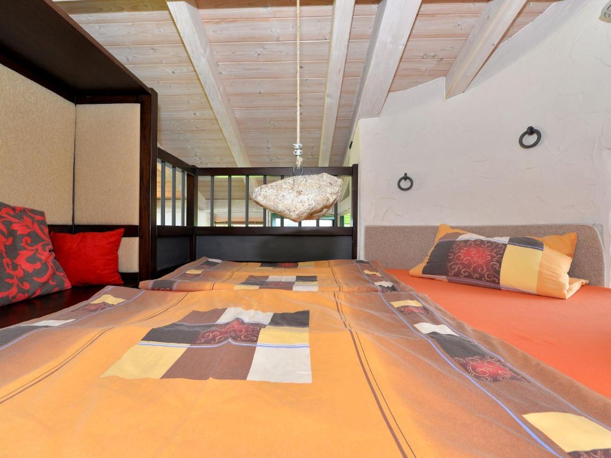 Holiday Home With Whirlpool And Sauna In Viechtach Exteriör bild