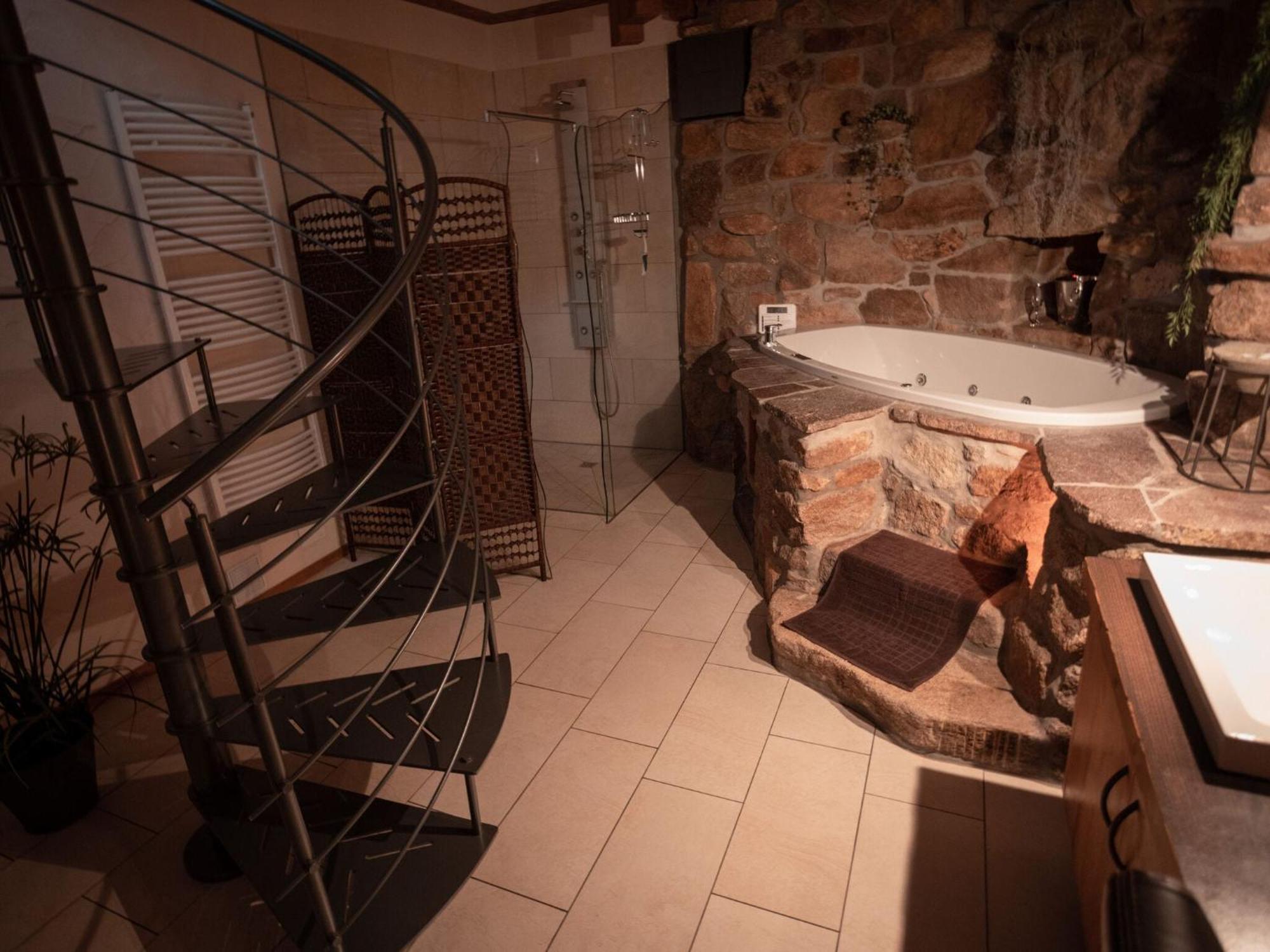 Holiday Home With Whirlpool And Sauna In Viechtach Exteriör bild
